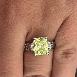 Lia Sophia ring - NWOT